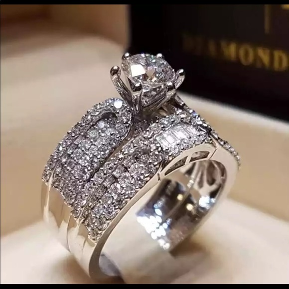 New Women’s 2 pc Set 925 Silver Diamond Ring 💍 - Picture 2 of 4